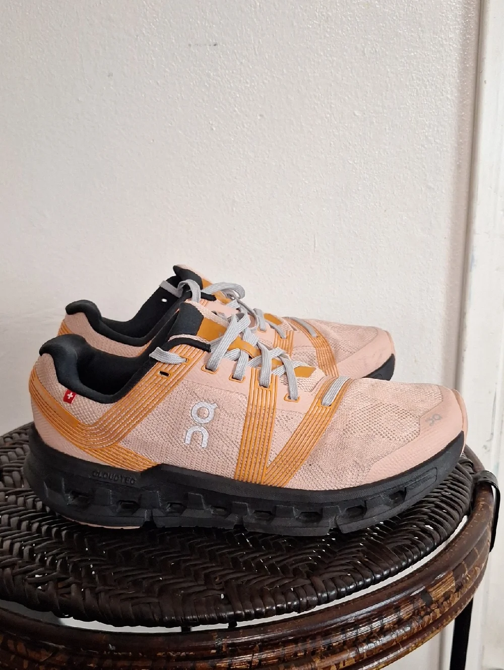 ON CLOUDGO Women's ROSE MAGNET Athletic Running Walking Sneaker Shoes Size 8